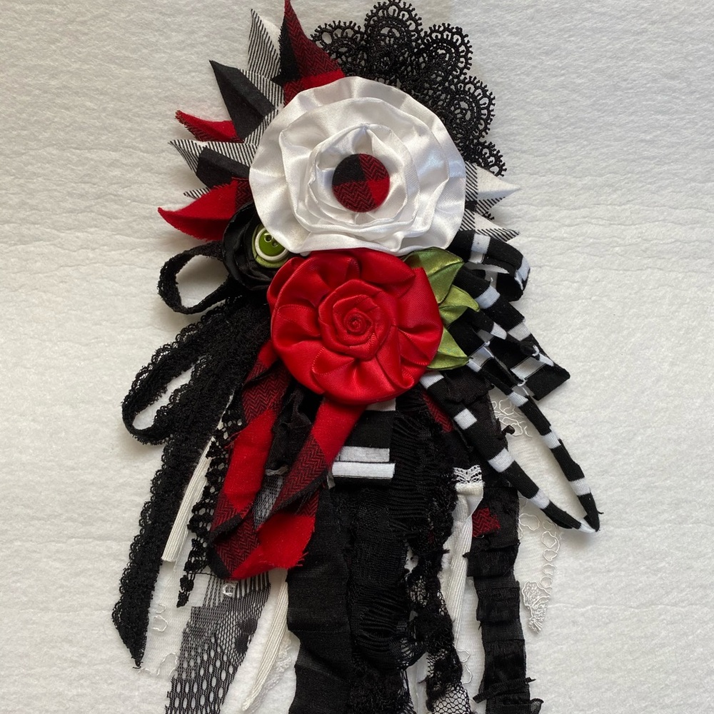 Flower pin